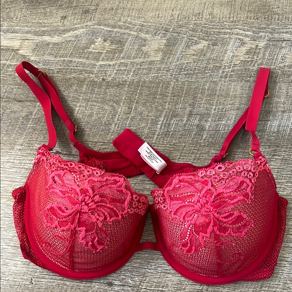Victoria’s Secret Very Sexy Push Up Red Lace Bra Size 36C